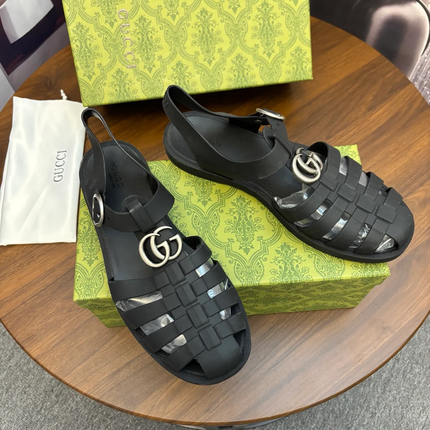 Men's shoes 260💰 [Gucci] Counter quality, top-quality original goods, real photos! Original TPU material, fine workmanship, comfortable; genuine 1:1 replica Size: 36 ~ 46